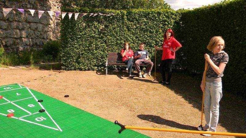 Sportliche Kinder auf dem Petersberg