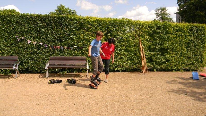 Sportliche Kinder auf dem Petersberg