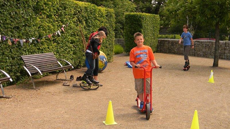 Sportliche Kinder auf dem Petersberg