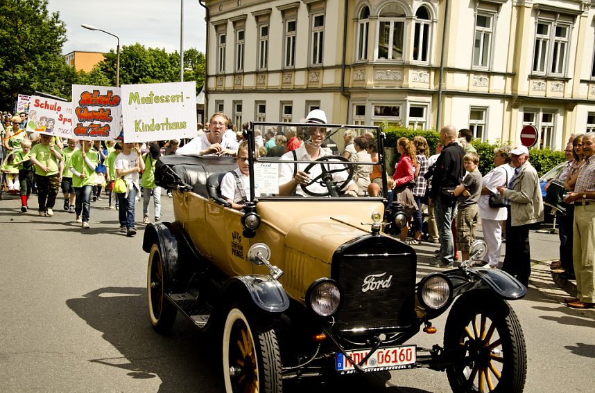 1085 Jahre in einem Umzug