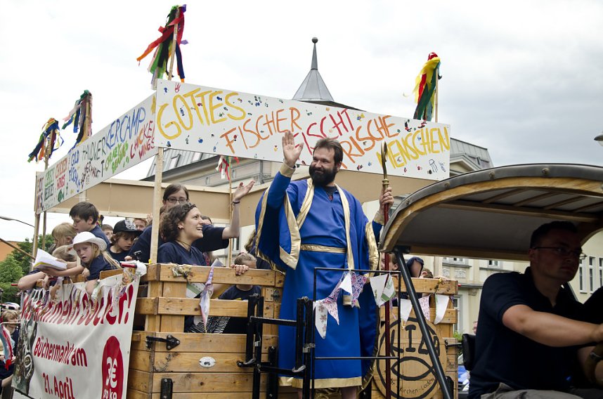 1085 Jahre in einem Umzug