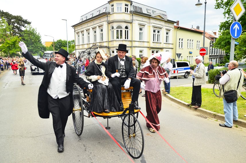 1085 Jahre in einem Umzug