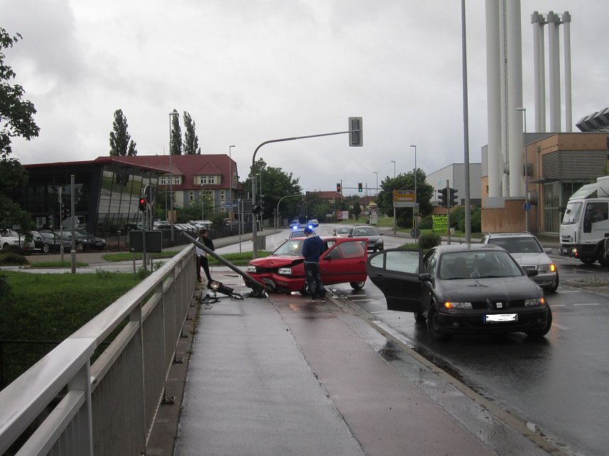 Ampel umgefahren