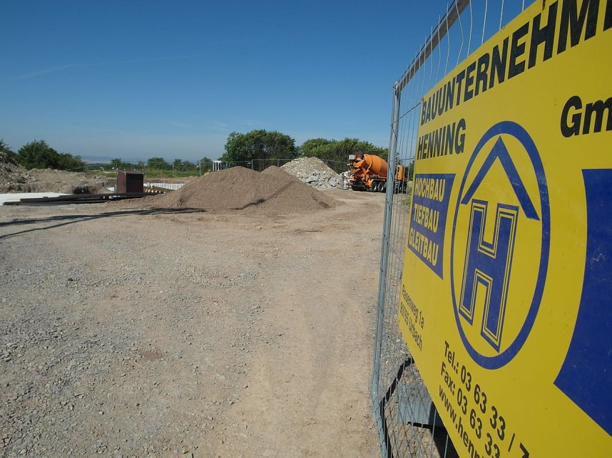 Grundsteinlegung f&uuml;r neuen Hochbeh&auml;lter