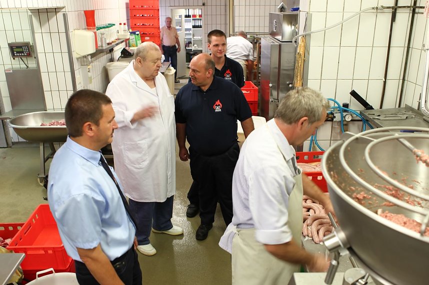 Hier wird die Bratwurst produziert: 600 bis 700 Kilogramm am Tag