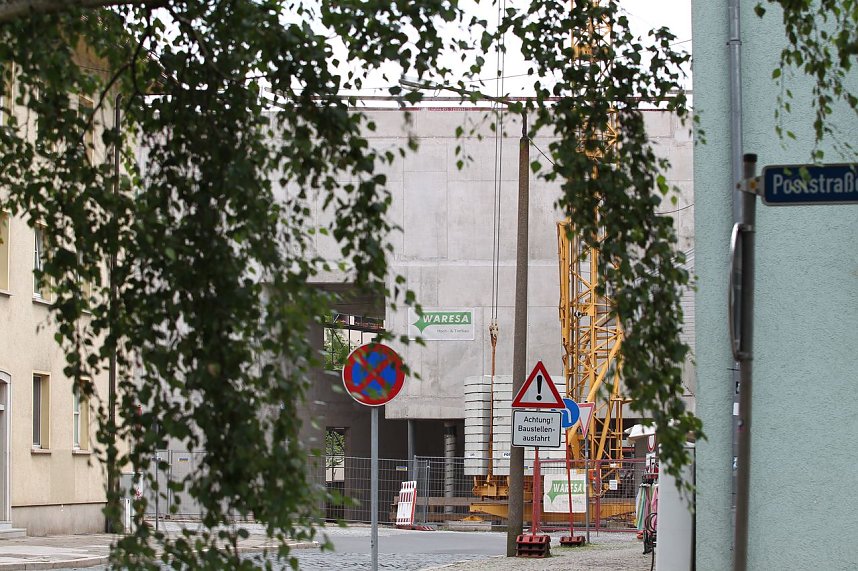 Unterwegs: Blick auf eine Kultur-Betonwand