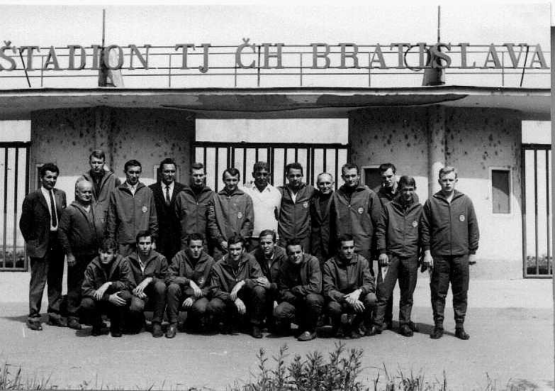 Ein Leben f&uuml;r den Fu&szlig;ball: 1968 - 2. von rechts