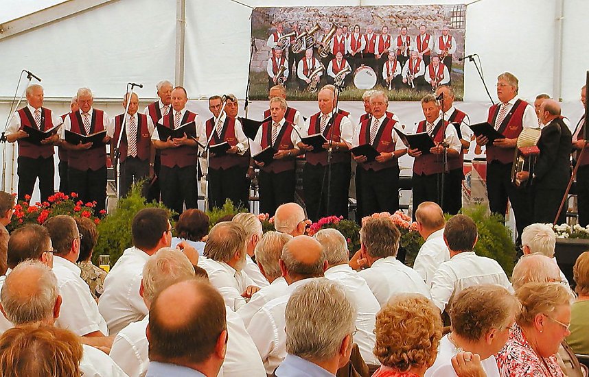 Blasmusik lag in der Luft