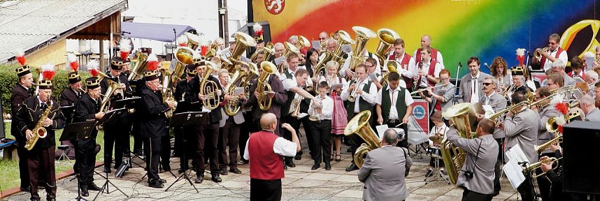 Blasmusik lag in der Luft
