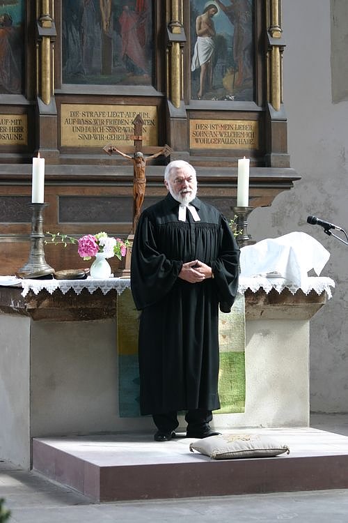 Neue Pfarrer eingef&uuml;hrt