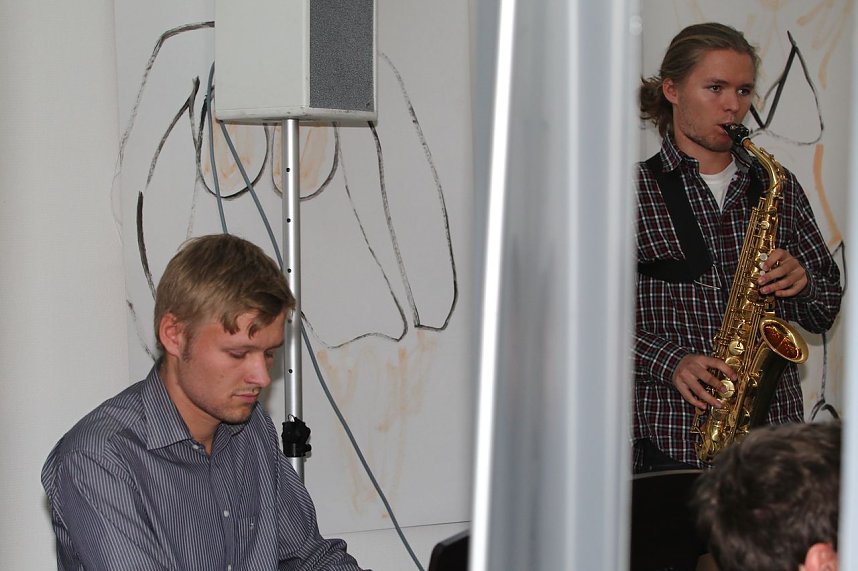 Botschafterin in Rot