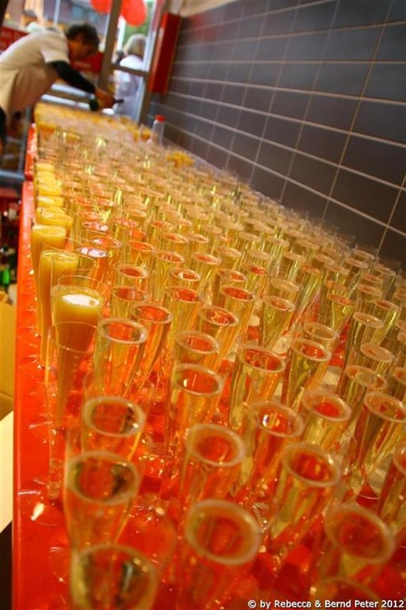 Neuer&ouml;ffnung mit Volksfest