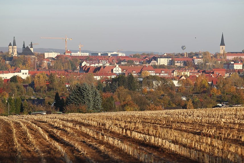 Am Himmel und auf der Schiene