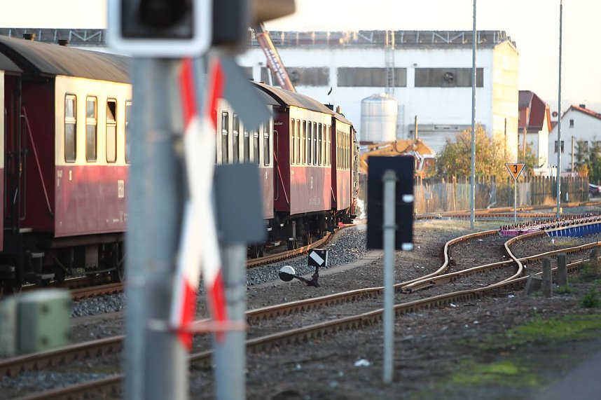 Am Himmel und auf der Schiene