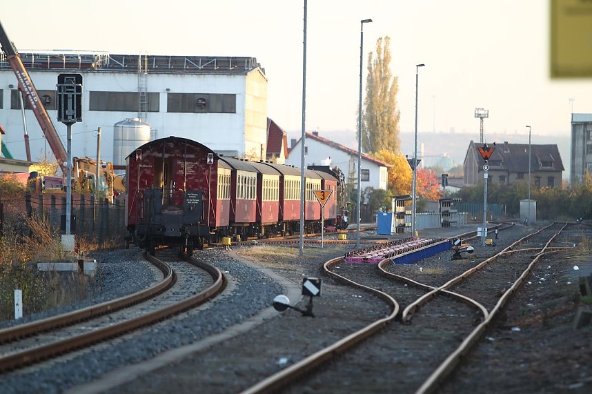 Am Himmel und auf der Schiene