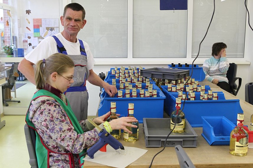 Offene T&uuml;ren in der Werkstatt