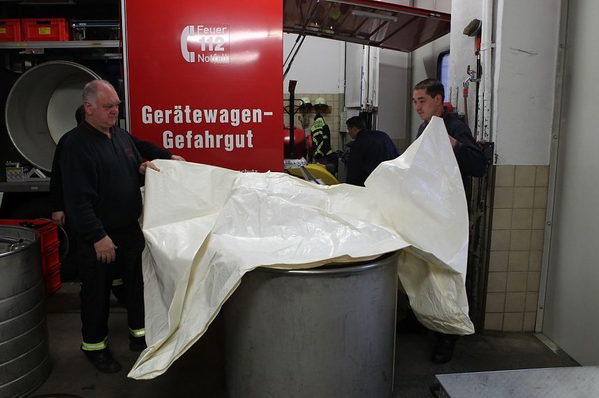 In diese Beh&auml;lter werden die Chemikalien deponiert