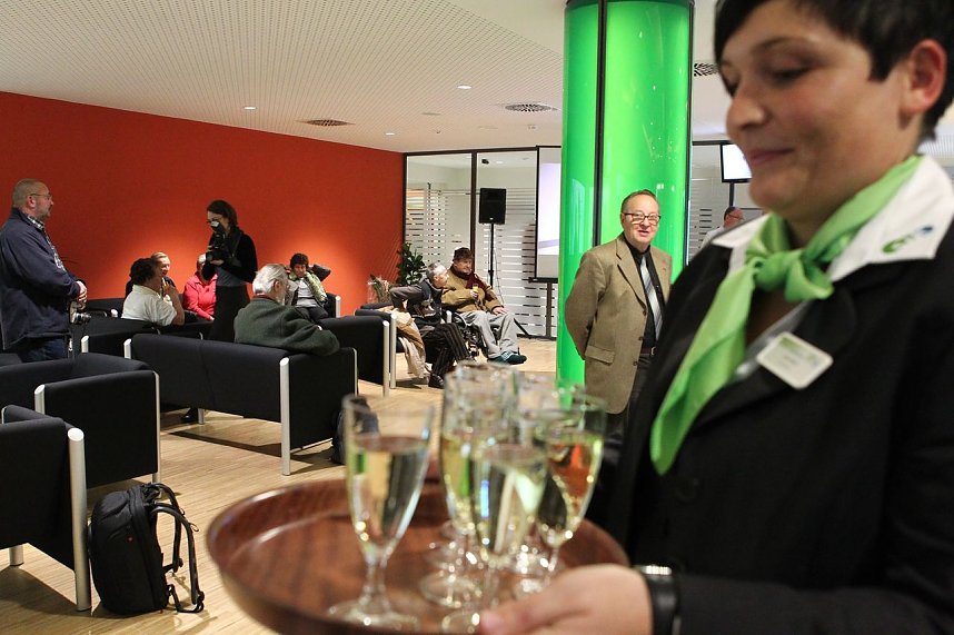 Neuer Eingangsbereich am Nachmittag er&ouml;ffnet