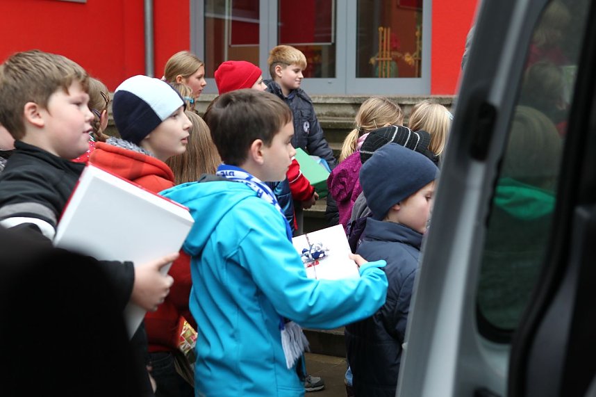 Pakete gehen auf die Reise nach Rum&auml;nien