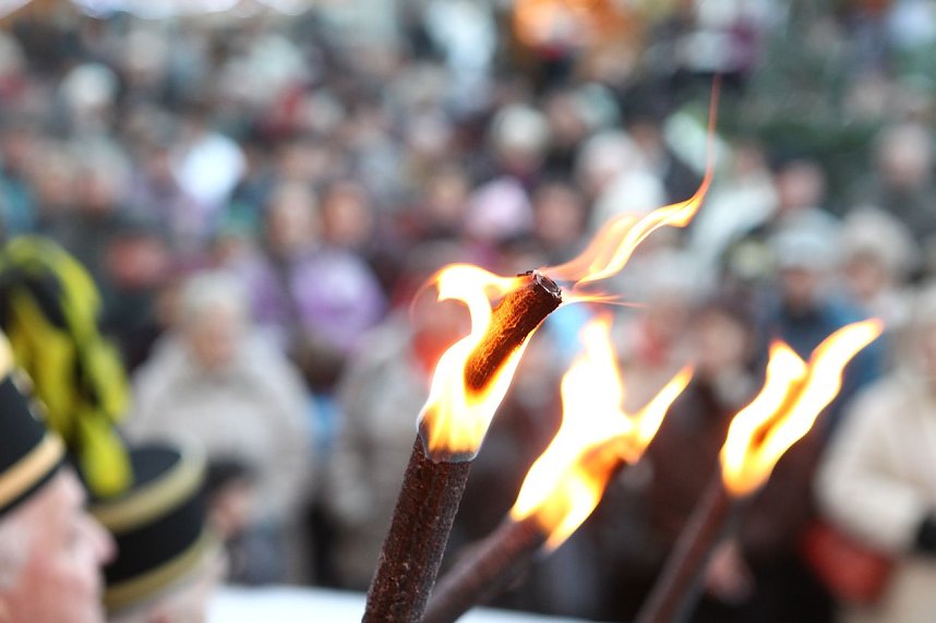 Adventsmarkt auf dem Theaterplatz