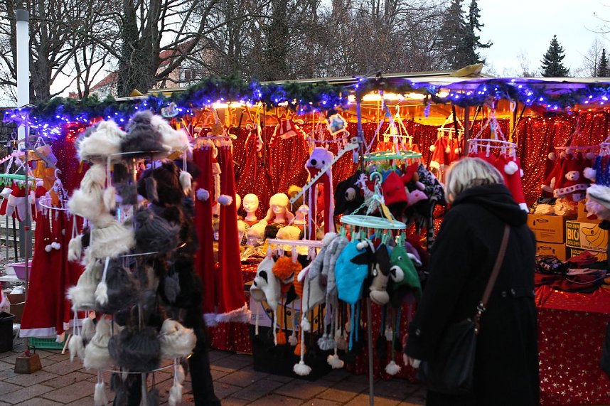 Adventsmarkt auf dem Theaterplatz