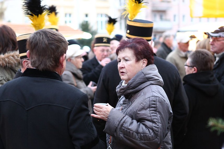 Adventsmarkt auf dem Theaterplatz