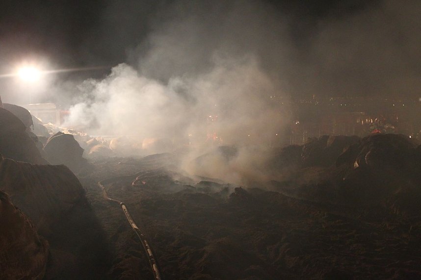 Brand in einem R&uuml;benmehl-Lager