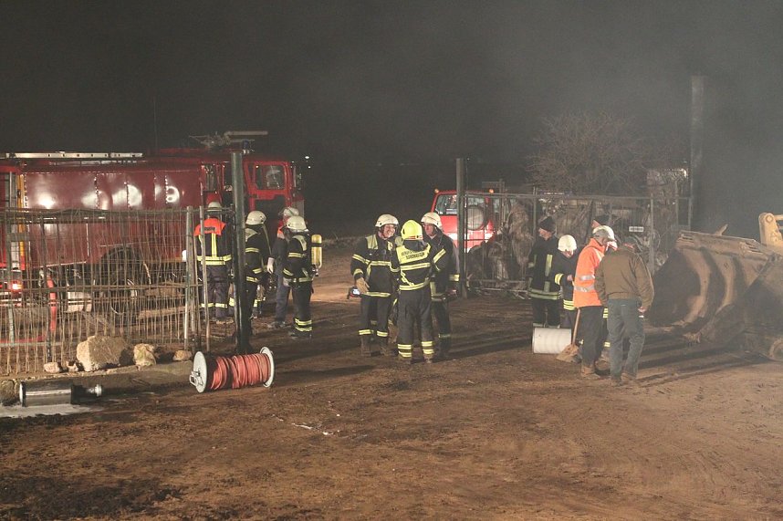 Brand in einem R&uuml;benmehl-Lager