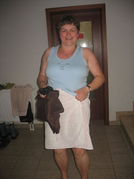 Martina trocknet Kindersachen