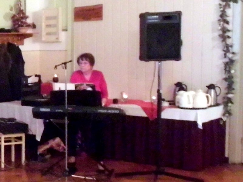 Jahresausklang: Rosita R&uuml;diger sorgte wieder f&uuml;r den musikalischen Rahmen