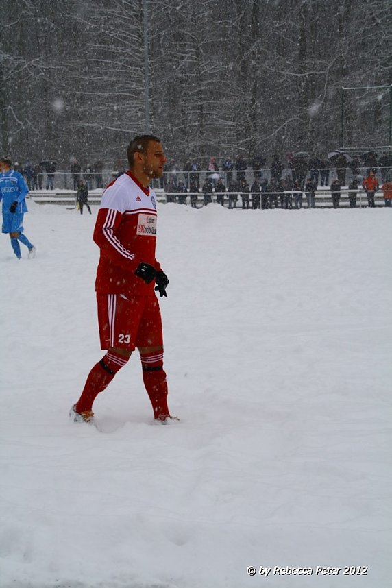 Fu&szlig;ball im Schnee