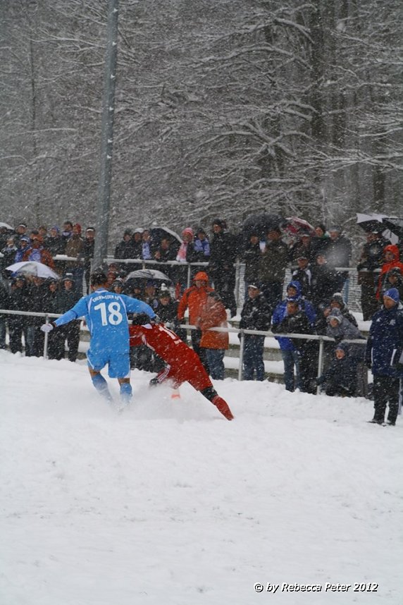 Fu&szlig;ball im Schnee