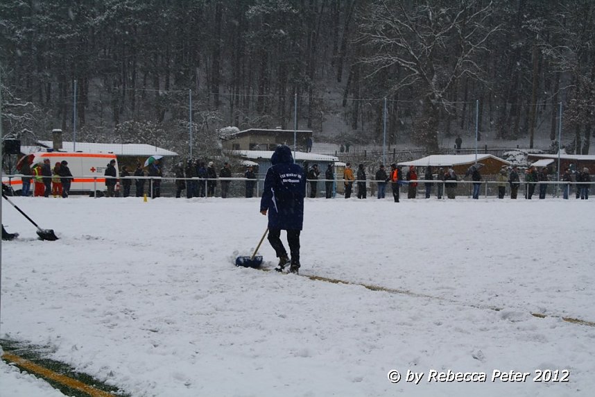 Fu&szlig;ball im Schnee