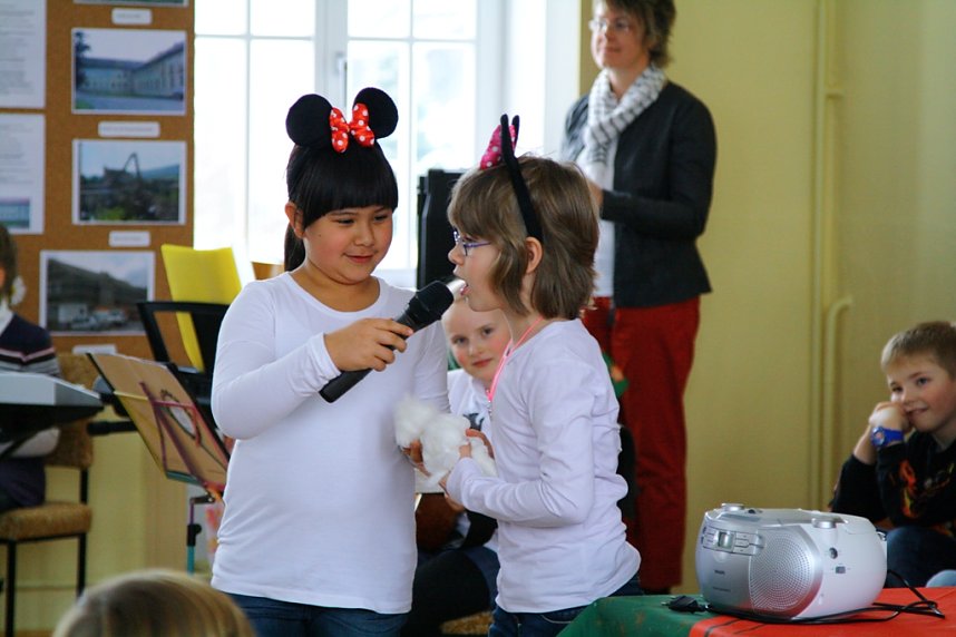 Grundsch&uuml;ler f&uuml;hrten Programm auf