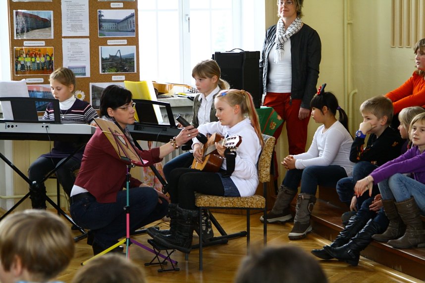 Grundsch&uuml;ler f&uuml;hrten Programm auf