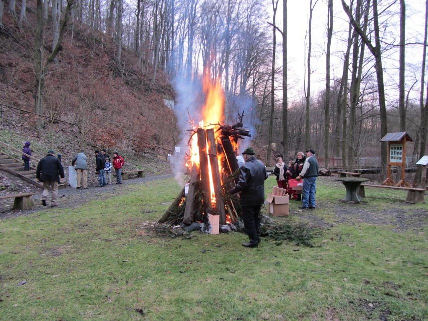 Mit Fackeln unterwegs