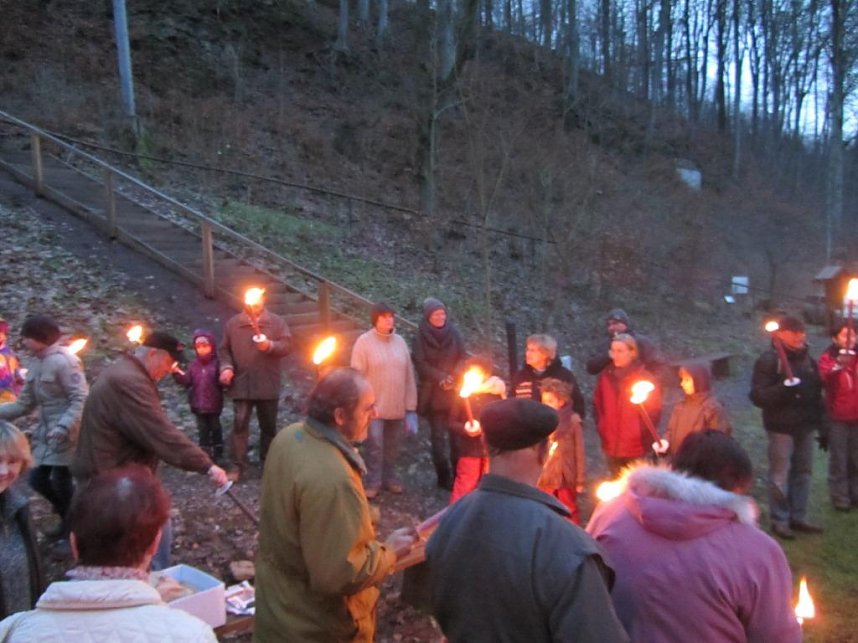 Mit Fackeln unterwegs