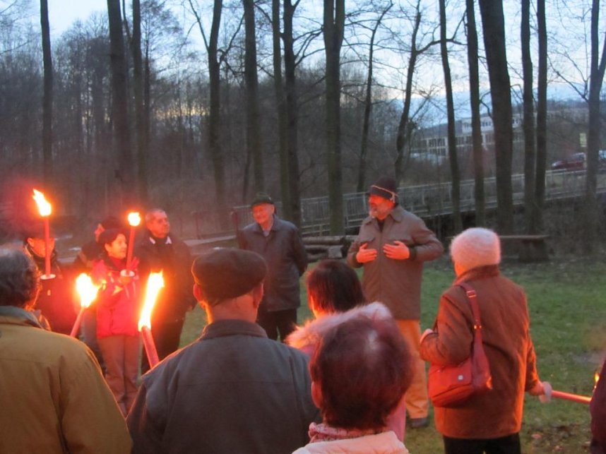 Mit Fackeln unterwegs