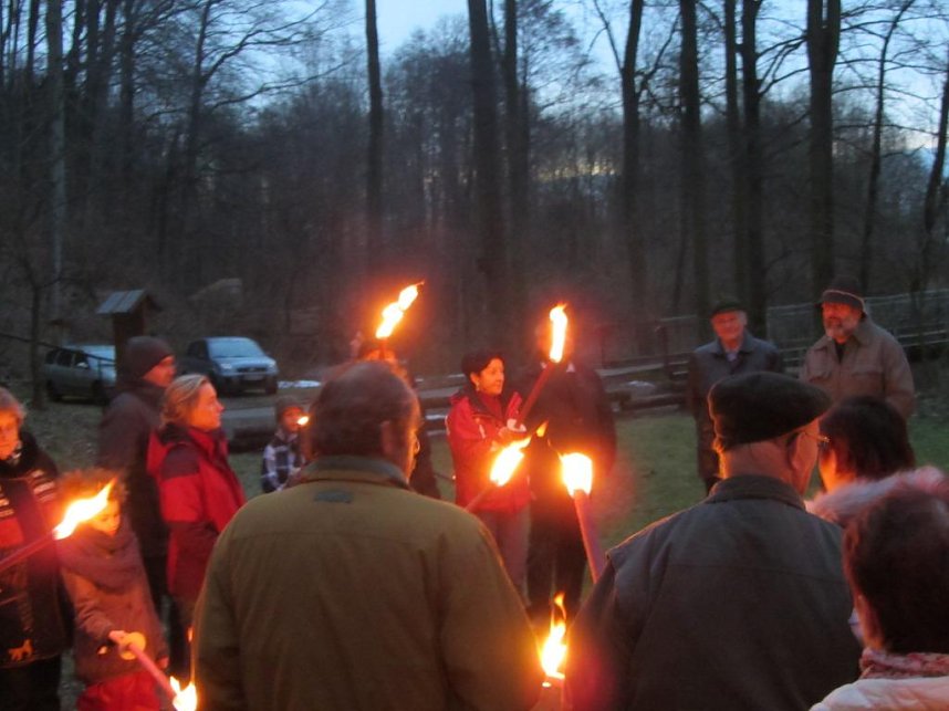 Mit Fackeln unterwegs