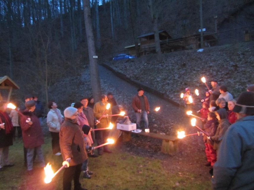 Mit Fackeln unterwegs