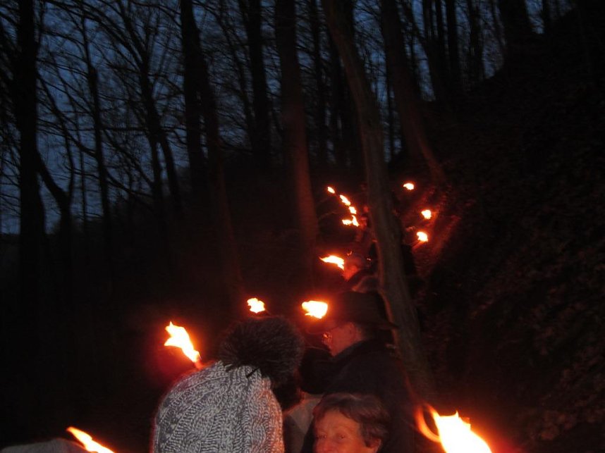Mit Fackeln unterwegs