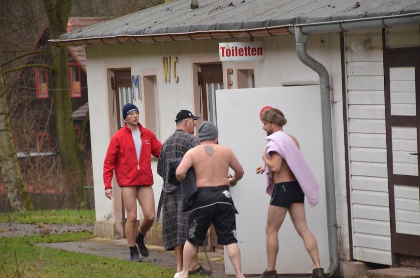 Anbaden Waldbad Neustadt