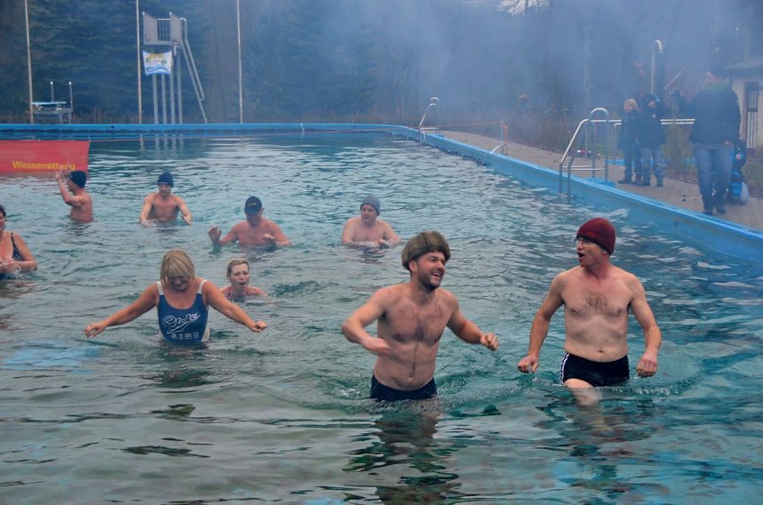 Anbaden Waldbad Neustadt