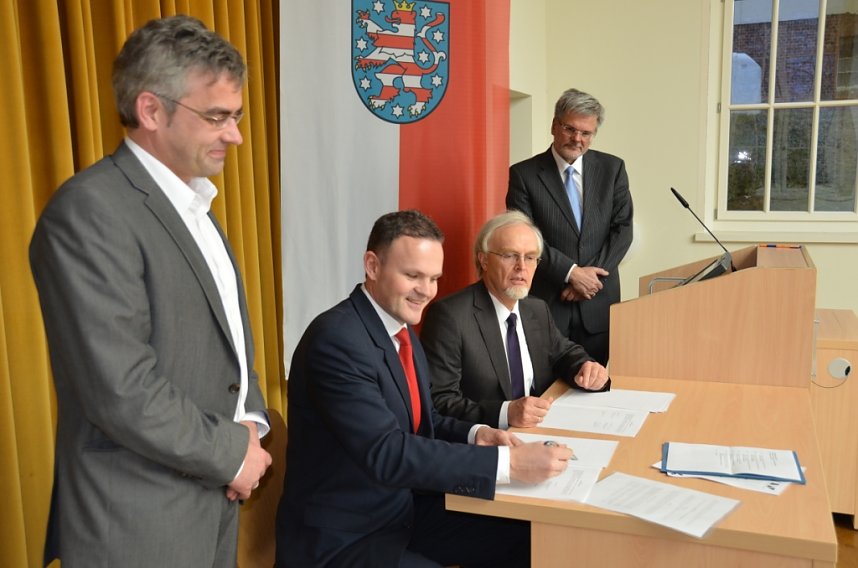 Ernannt und unterschrieben: Koooperationsvertrag