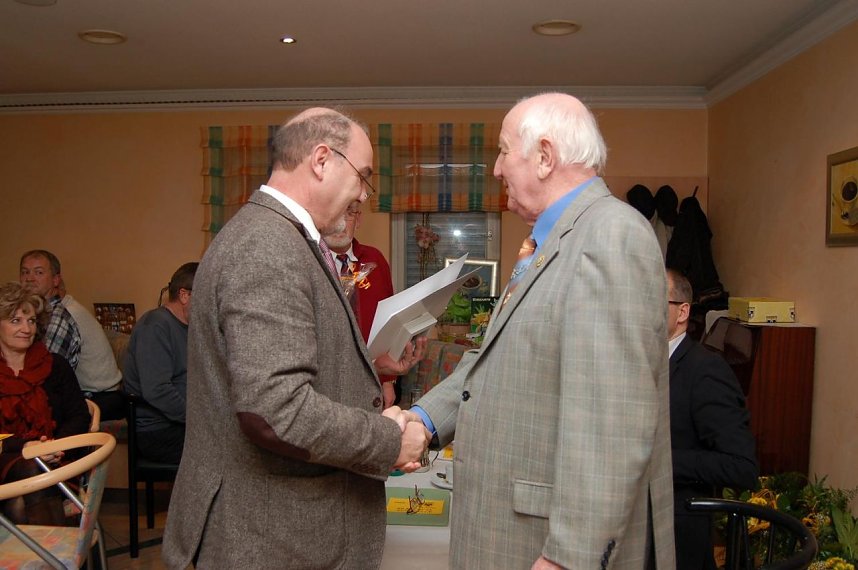 Verabschiedet als Pr&auml;sident und ausgezeichnet durch Klaus Gorges (KSB) f&uuml;r alles Erbrachte im LV Altstadt Dieter J&uuml;rgens .JPG