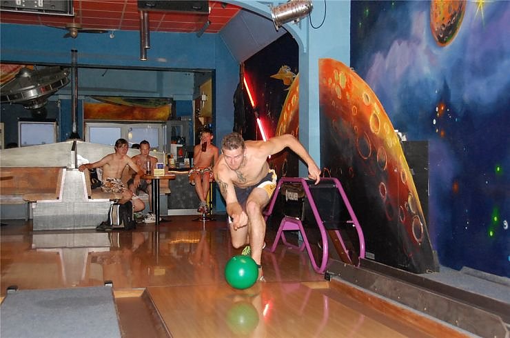 Bikini-Bowling in Nordhausen