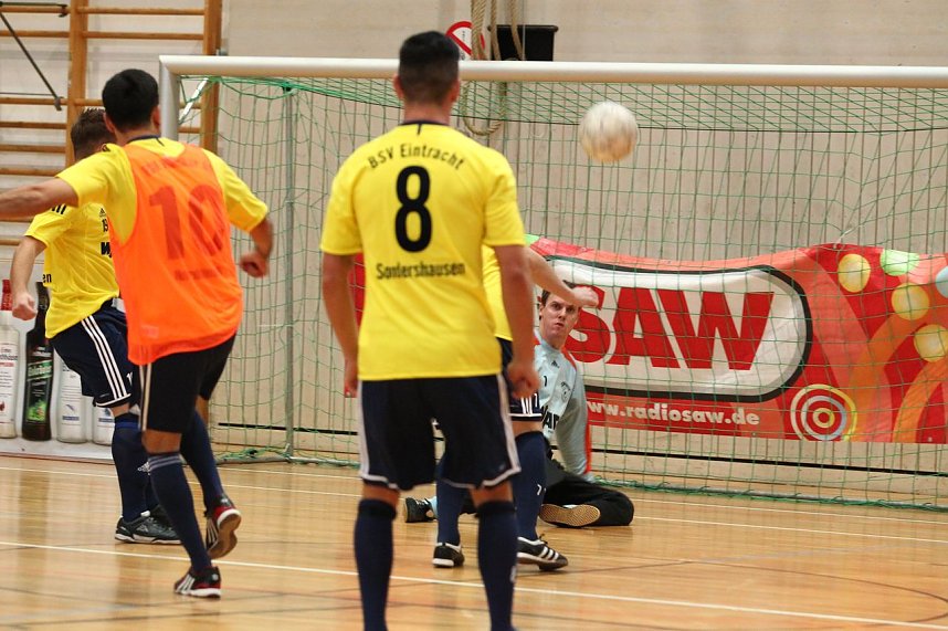 Fu&szlig;ballzauber unterm Hallendach