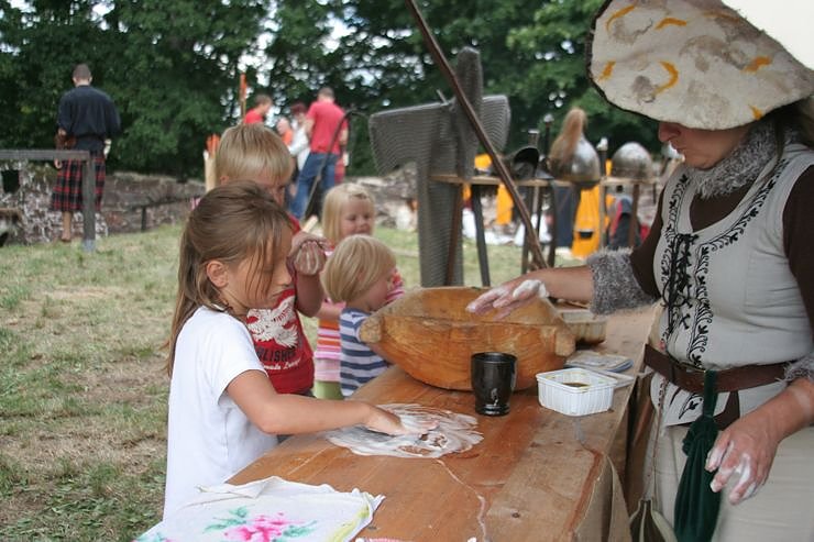 historisches Spektakel auf der Burgruine Hohnstein � Filzen