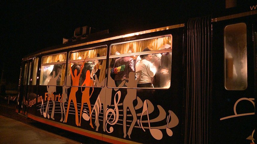 Fasching in der Tram