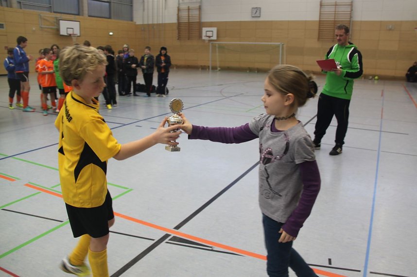 Turnier unterm Hallendach